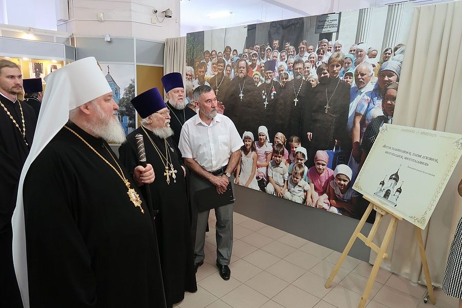 В первый день июля в Ставрополе открылась юбилейная выставка «Племя духовное»