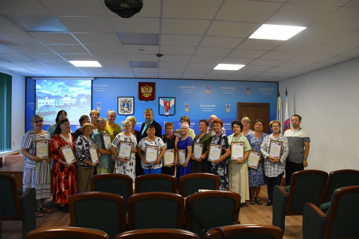 Волонтеров чествовали в администрации Шпаковского муниципального округа