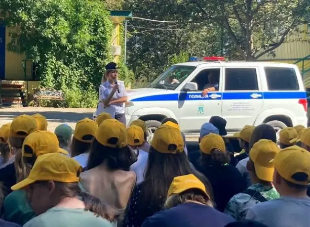 Шпаковские автоинспекторы провели для детей из ЛНР ликбез по дорожной безопасности