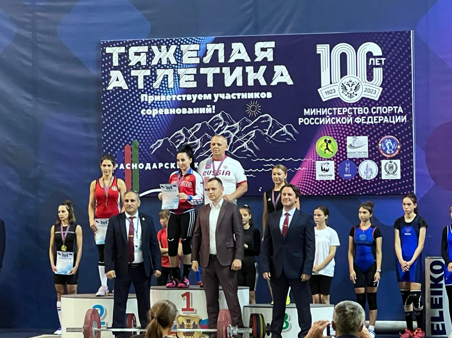 Ставропольские тяжелоатлеты завоевали награды на помостах в Сукко