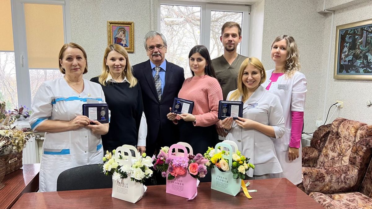 Ставропольских медиков наградили медалями  «За самоотверженность и профессионализм»