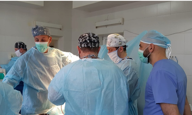 Сложные операции по замене коленного сустава прошли в больнице на Ставрополье