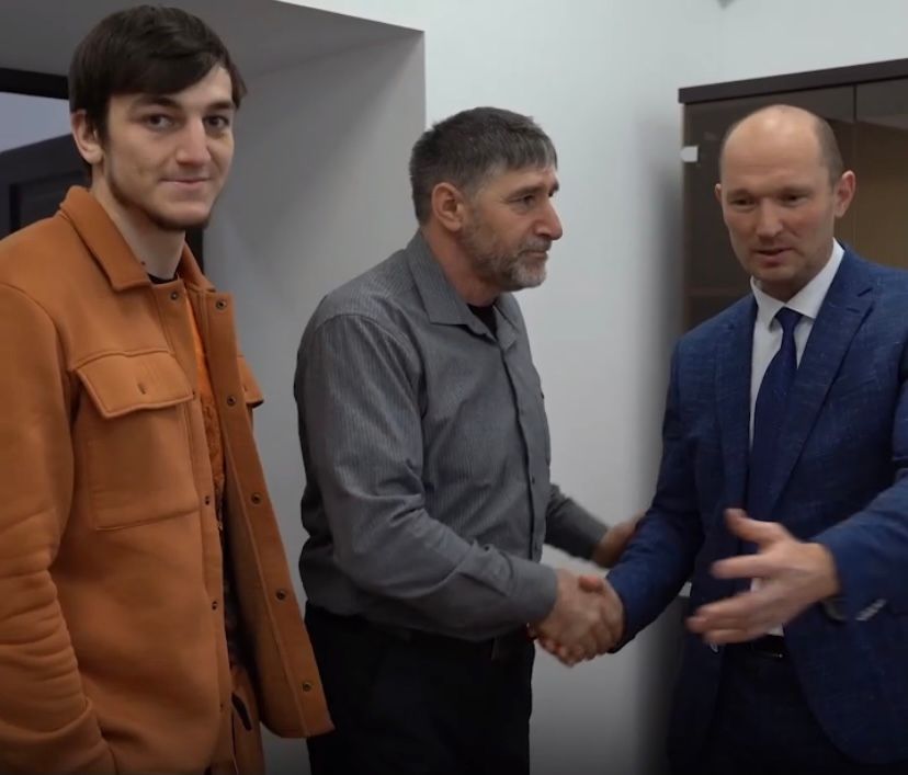 Министр спорта Ставрополья встретился с семьей известного рукопашника