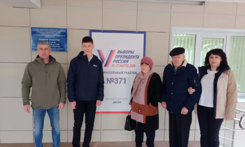 В Грачевском округе три поколения одной семьи пришли на выборы