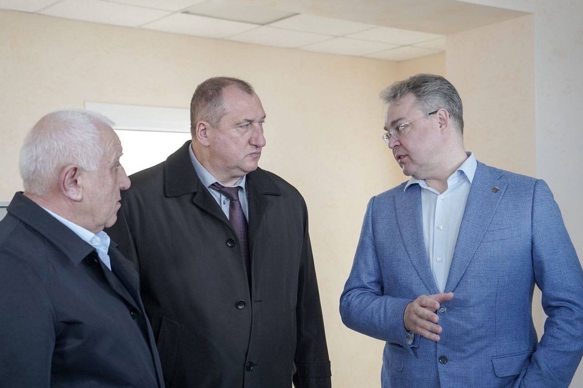 Губернатор Ставрополья посетил медучреждения двух округов