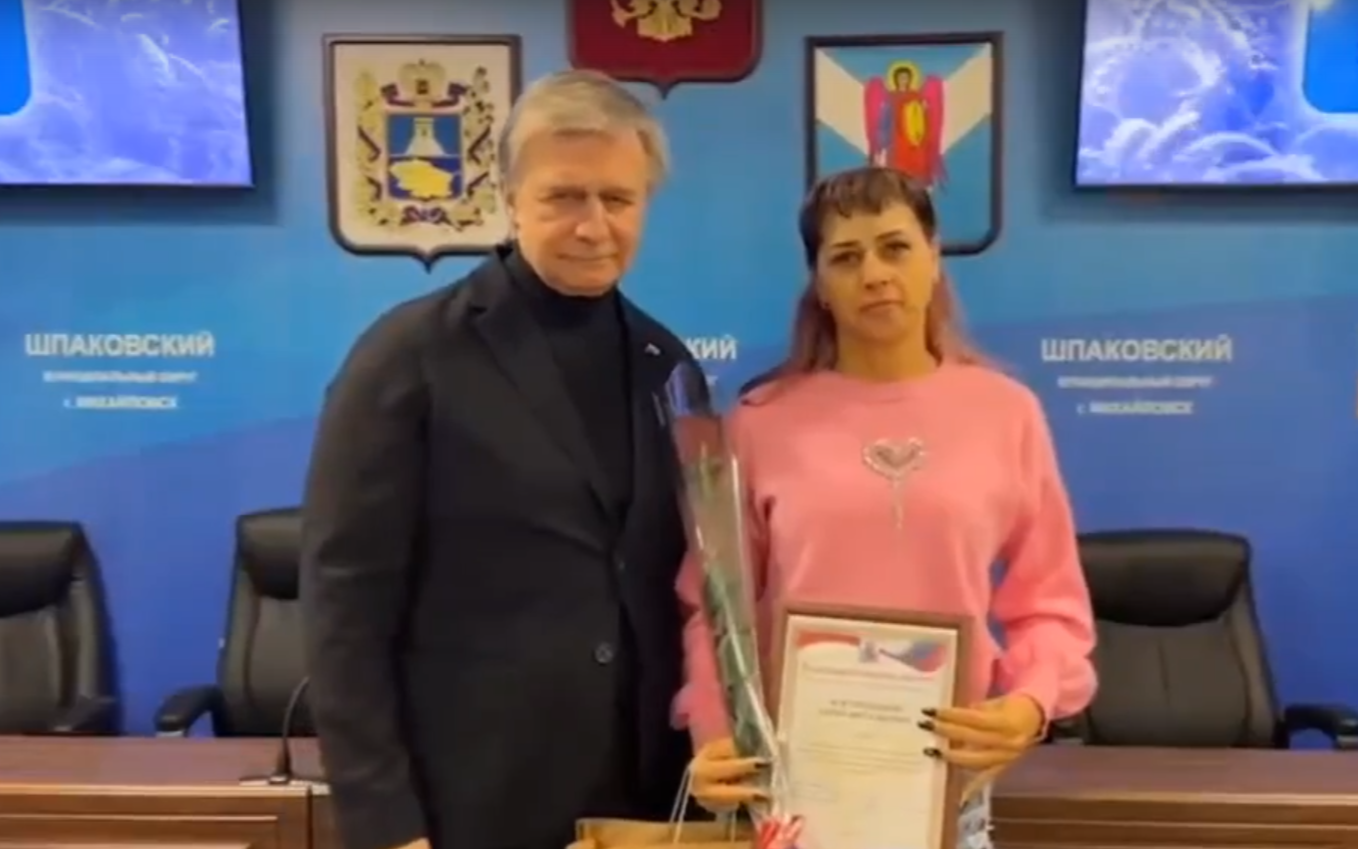 Игорь Серов наградил волонтеров Шпаковского округа