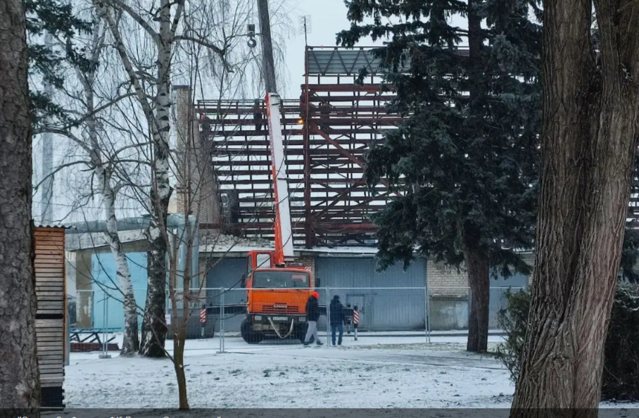 В Ставрополе аварийную часть трибуны на «Динамо» заменит современная кровля