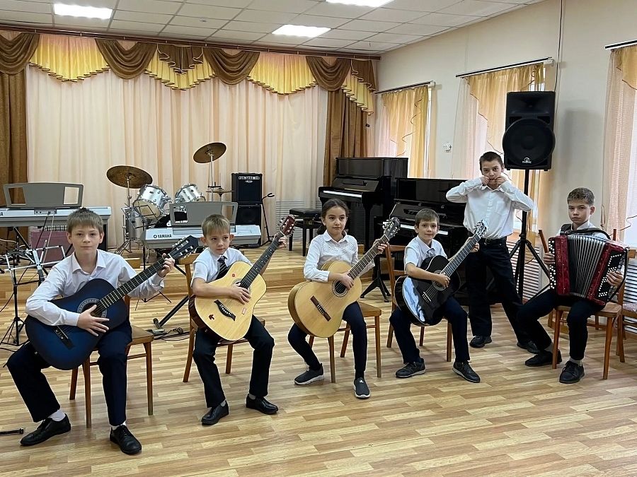 В Шпаковском округе для юных талантов закупят саксофоны, домры и балалайки