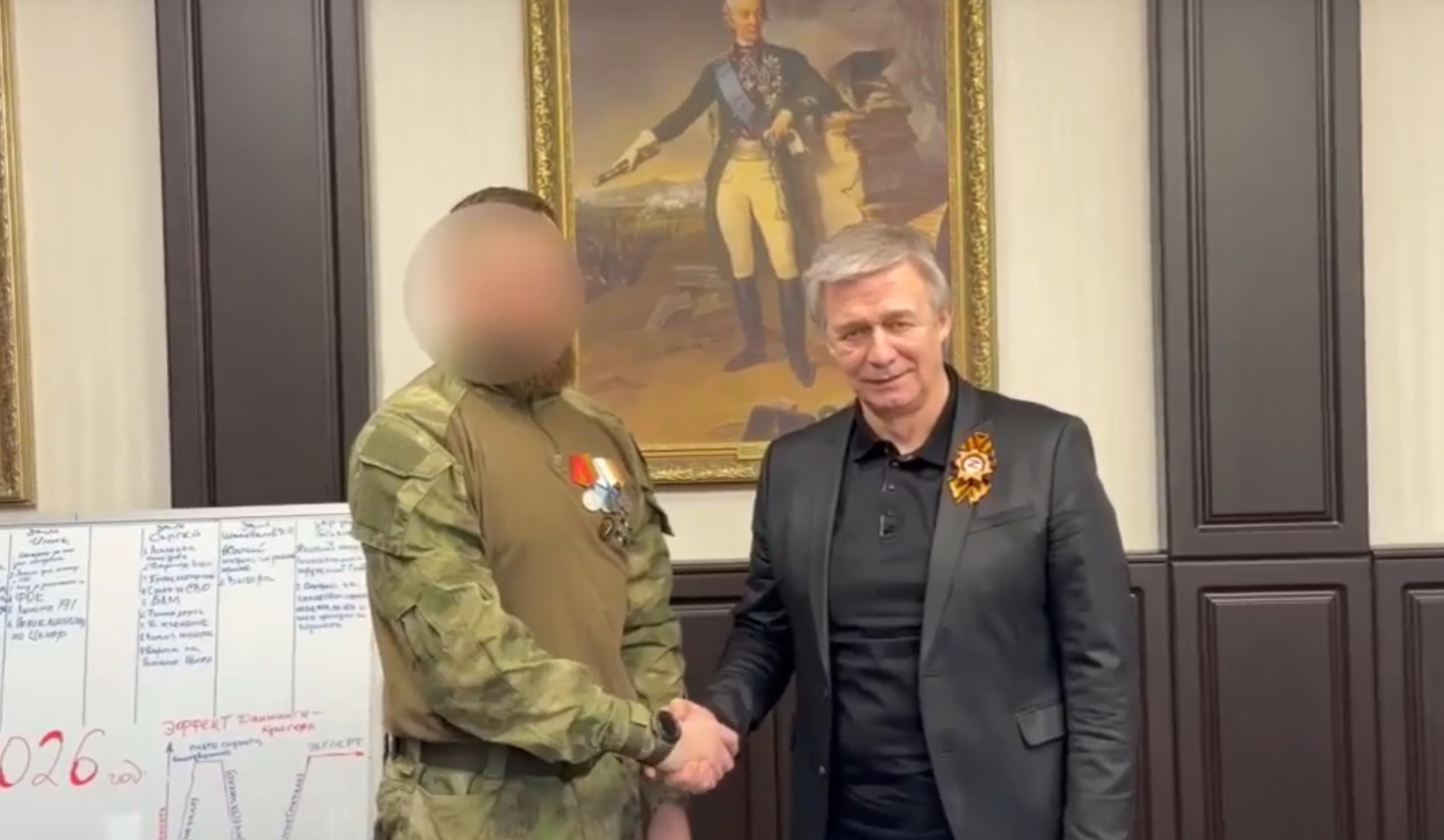 В Михайловске Игорь Серов провел встречу с бойцом СВО