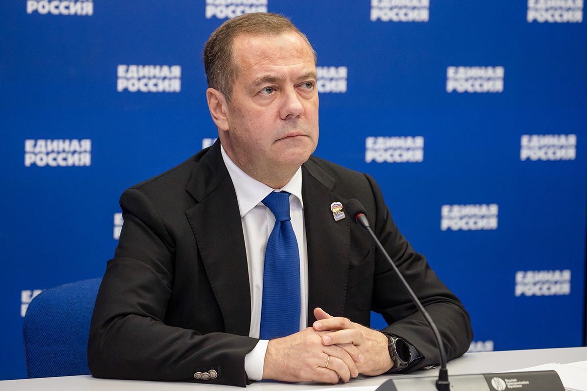 Дмитрий Медведев — участникам предварительного голосования «Единой России»: Попытки спрятать партийный политический статус будут жёстко пресекаться