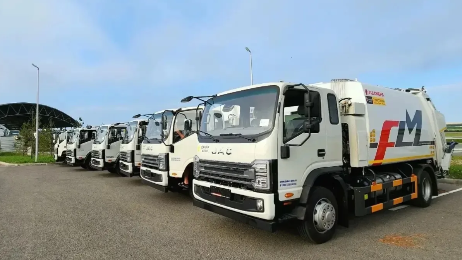 На Ставрополье поступила первая партия новых мусоровозов - губернатор