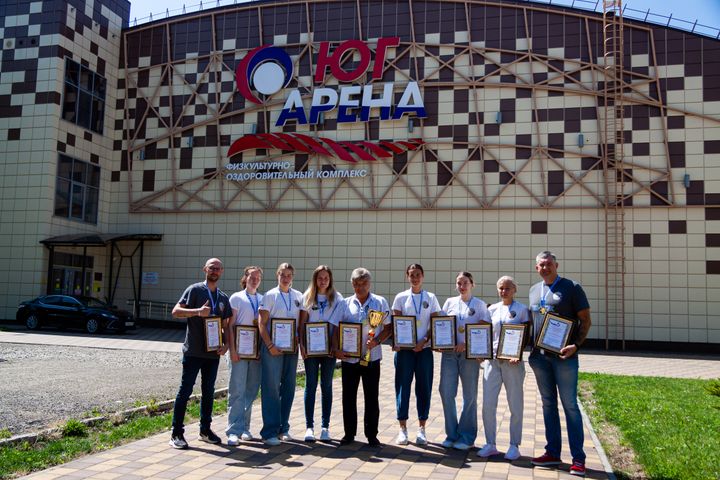 В Ставрополе прошла встреча министра спорта края с чемпионками России по пляжному гандболу