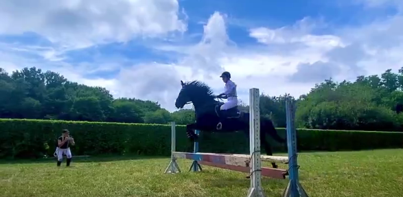 Анастасия Ивахненко с Маршалом выиграла соревнования по конкуру в парке Победы Ставрополя