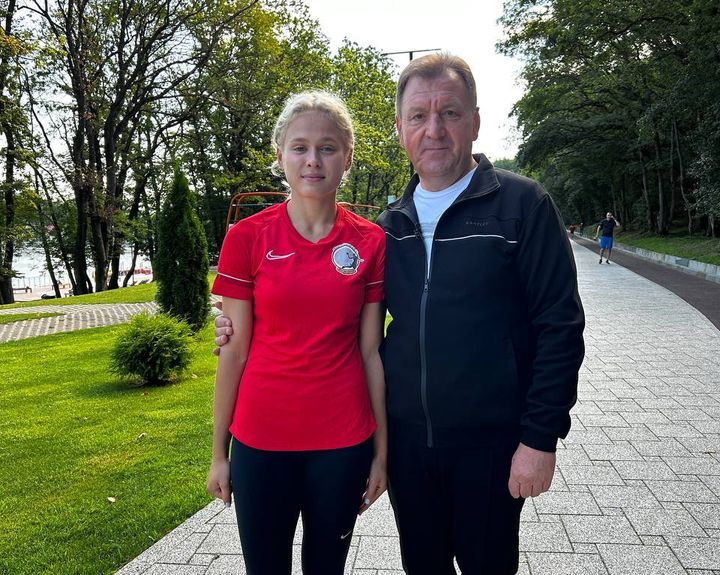 Голкипер ГК «Ставрополье» провела для горожан зарядку на Комсомольском пруду