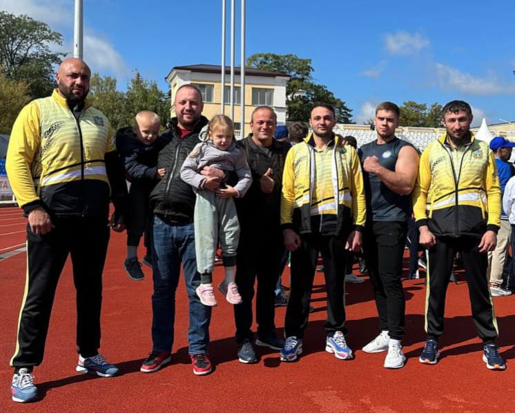 Ставропольские мастера армреслинга подарили феерию фестивалю культуры и спорта народов Юга России