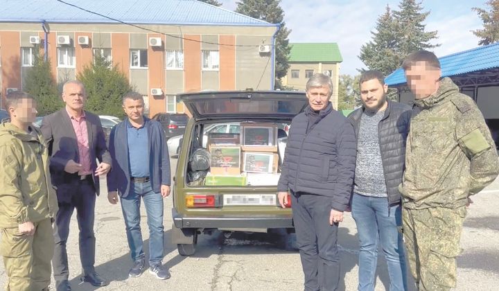 Шпаковские активисты передали внедорожник участникам специальной военной операции