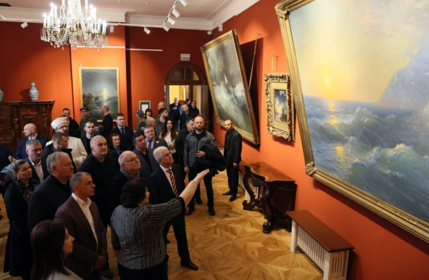 Ставропольский депутат побывал на открытии картинной галереи имени Айвазовского