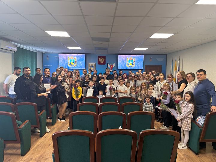 Очередные жилищные сертификаты получили молодые семьи Шпаковского муниципального округа