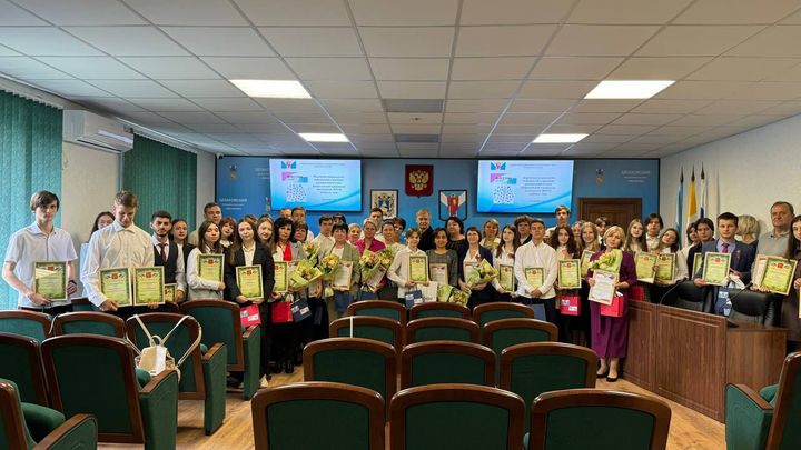 В администрации Шпаковского муниципального округа чествовали лучших школьников