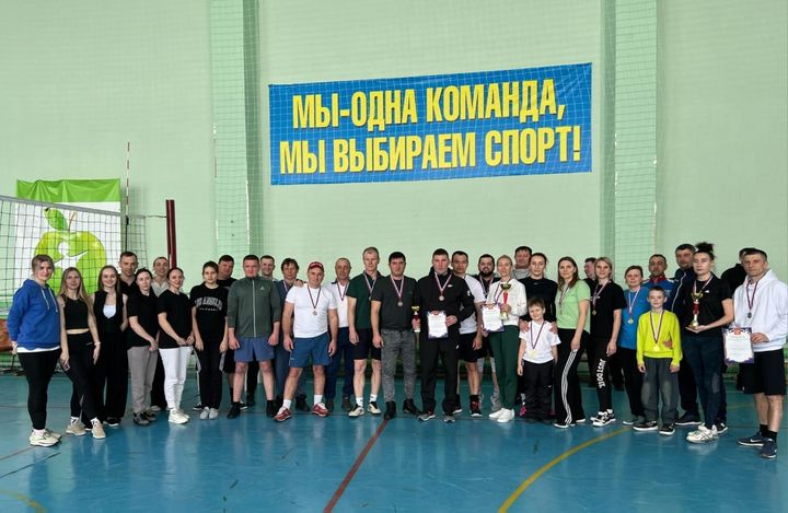 В Грачевском округе впервые прошел турнир трудовых коллективов по волейболу