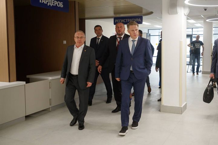 Министр здравоохранения России проинспектировал строительство нового корпуса больницы на Старополье