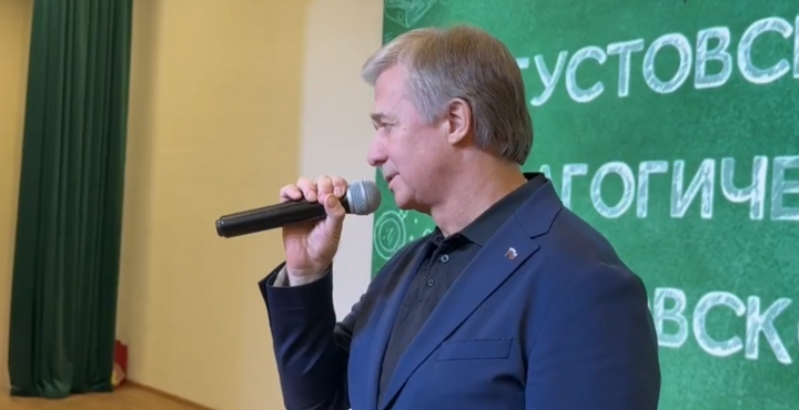 Игорь Серов пожелал педагогам профессиональных побед, свершений и мирного неба