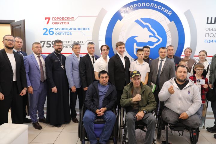 В Ставрополе Сергей Карякин открыл бесплатный шахматный клуб