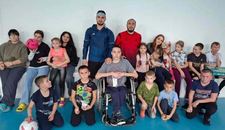 Спортсмены, волонтеры и журналисты в Ставрополе поддержали детский дом