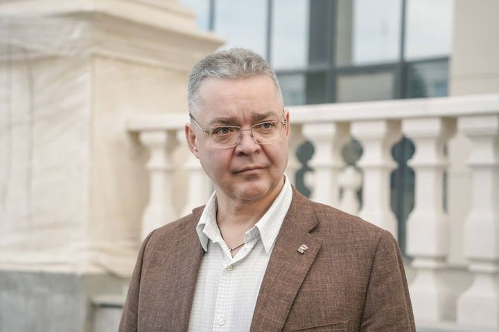 Владимир Владимиров поручил уделить особое внимание детям участников СВО при организации новогодних елок