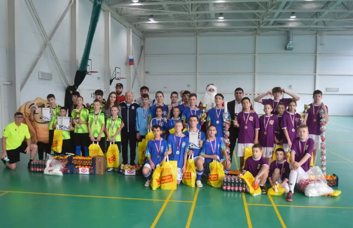 В Ставрополе юные футболисты разыграли Кубок «Деда Мороза»