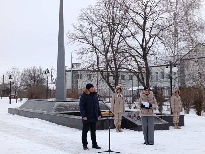 В Грачевке открыли часы обратного отсчета «До Дня Победы осталось…»