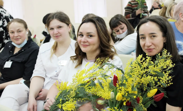 Творческая встреча с актером Борисом Щербаковым украсила праздник сотрудниц крайбольницы в Ставрополе