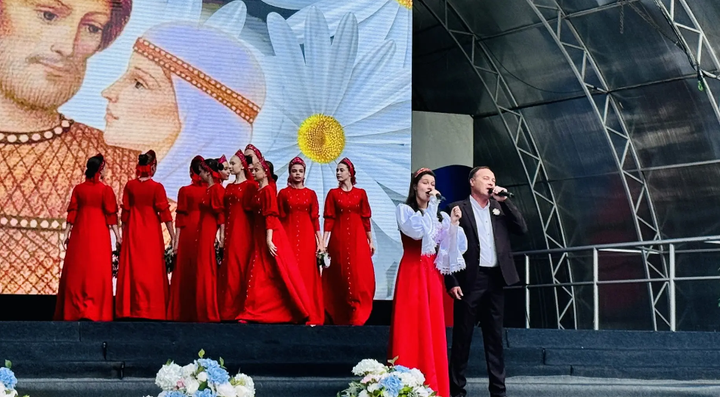 В парке Победы Ставрополя медали вручили парам, прожившим вместе полвека
