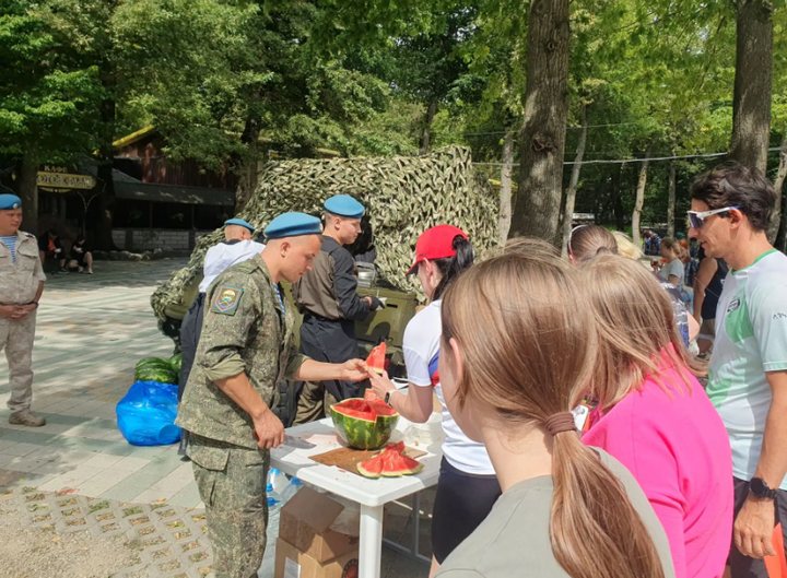 Арбузы, солдатская каша и море позитива: в Ставрополе прошел фестиваль «ZOV предков»
