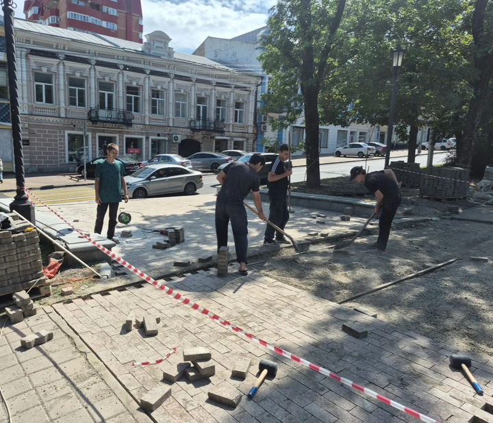 В Ставрополе ведут восстановление водоподводящей системы фонтана на бульваре Ермолова