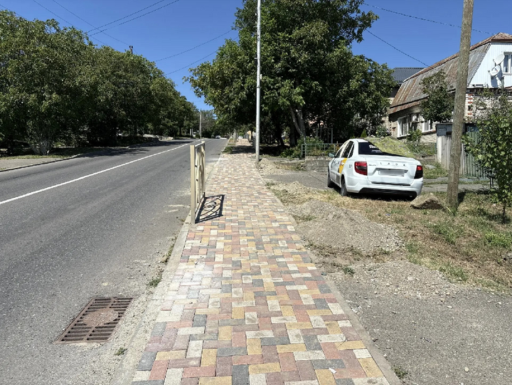 Почти два десятка участков дорог и тротуаров восстанавливают после дождя в Ставрополе
