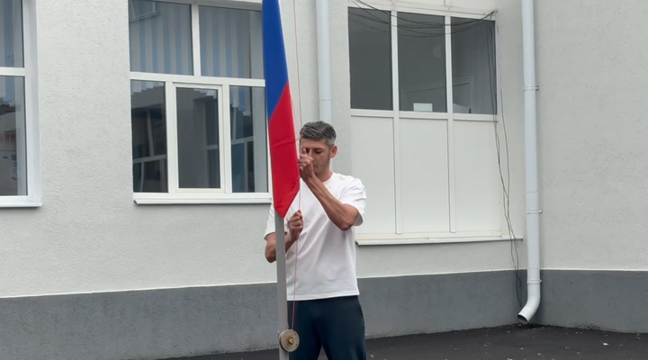 Родную школу в селе Надежда посетил чемпион России по кикбоксингу